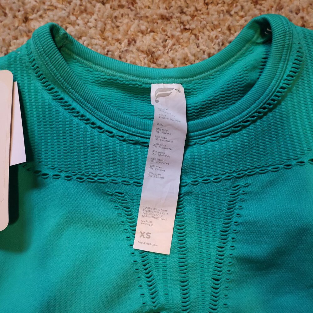 Fabletics Teal Long Sleeve Crop Top - Picture 2 of 3